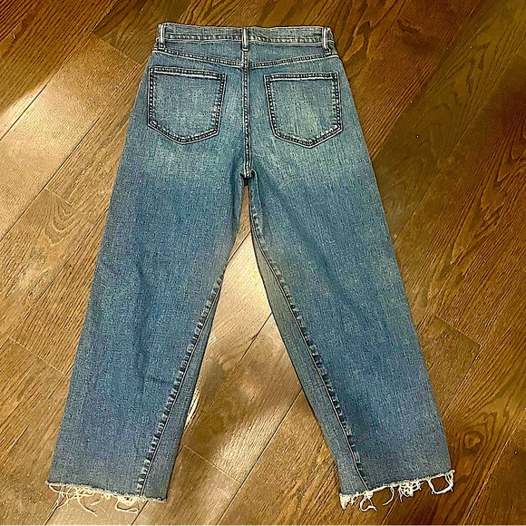 GAP High-Rise Wide Leg Cut-Off Jeans - Picture 4 of 16